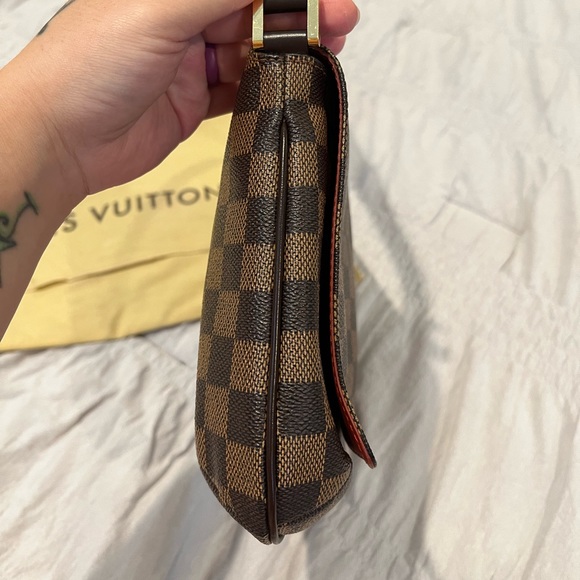 *SOLD* Louis Vuitton Musette Tango in Ebene - Picture 5 of 7